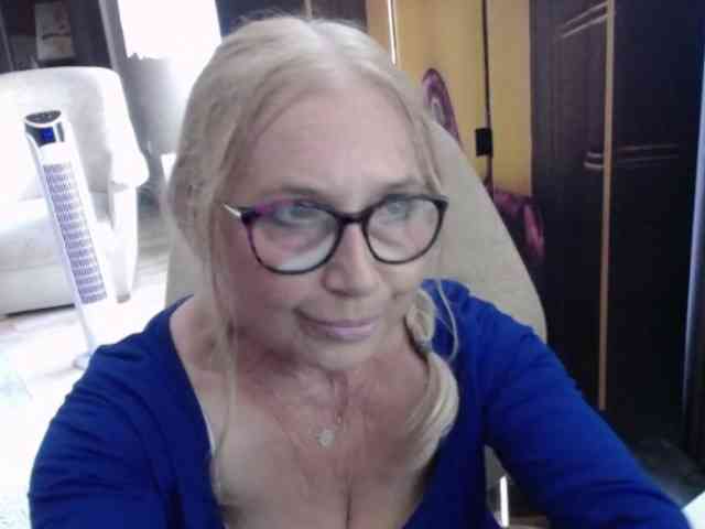 BlondeSofia webcam