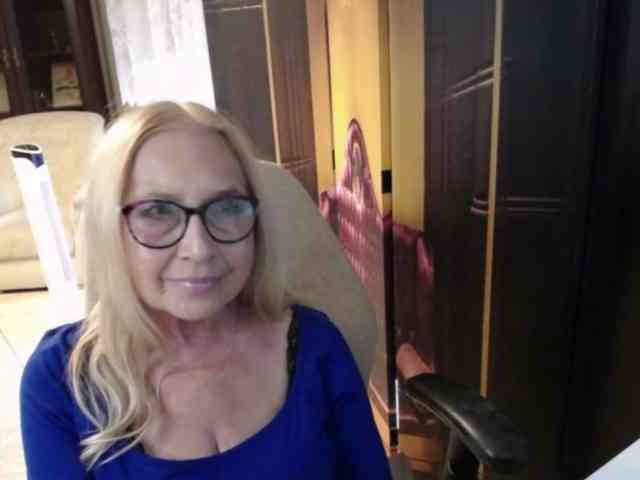 BlondeSofia webcam