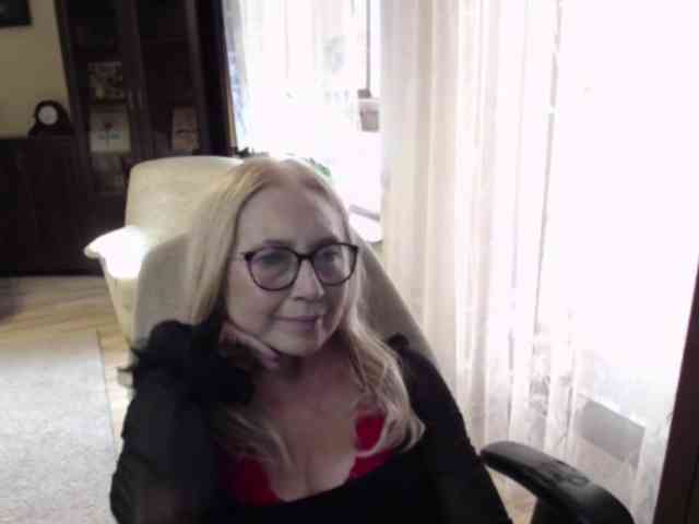 BlondeSofia webcam