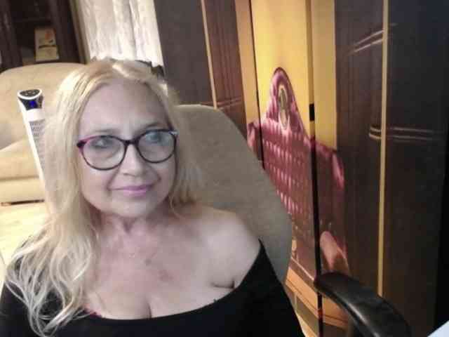 BlondeSofia webcam
