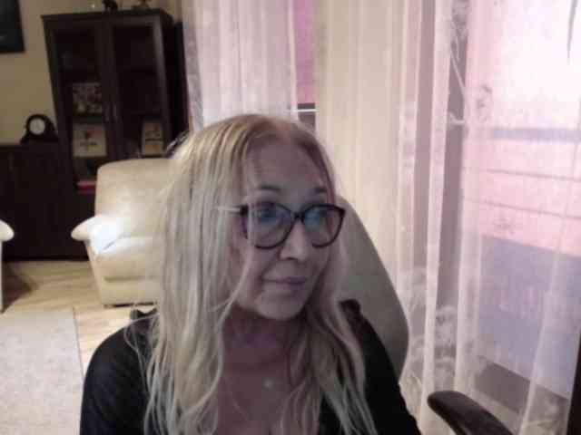 BlondeSofia webcam
