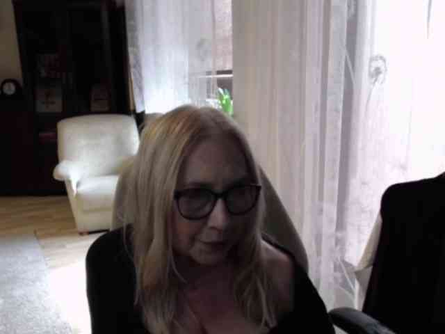 BlondeSofia webcam