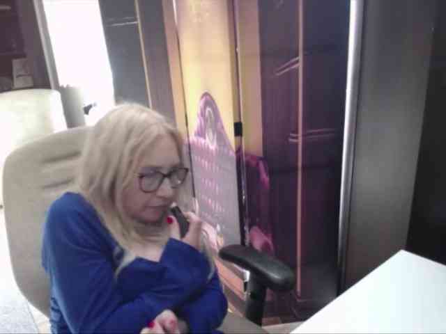 BlondeSofia webcam