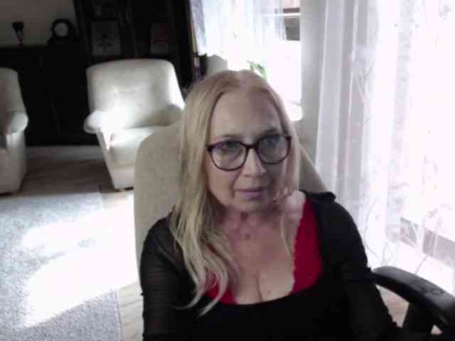 BlondeSofia webcam