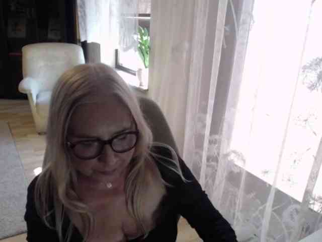 BlondeSofia webcam