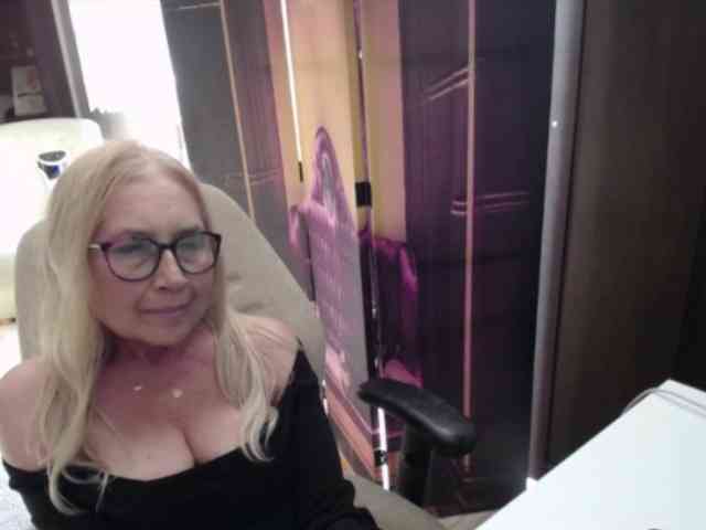 Model: BlondeSofia