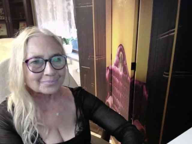 BlondeSofia webcam