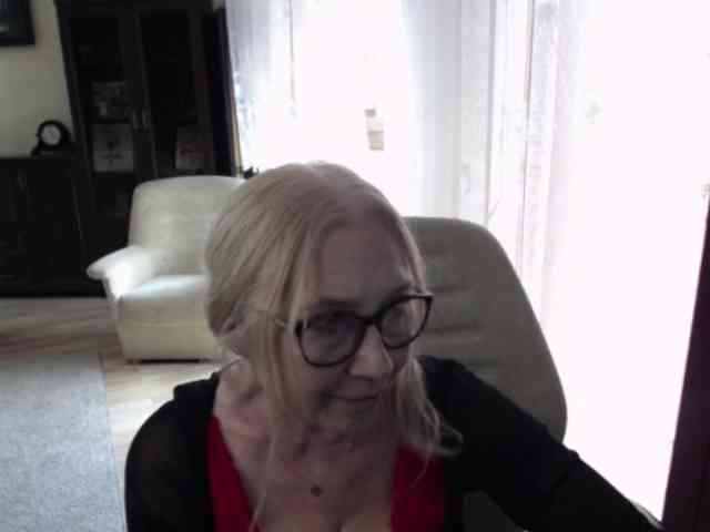 BlondeSofia webcam