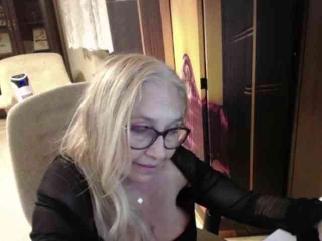 BlondeSofia webcam