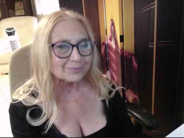 BlondeSofia webcam