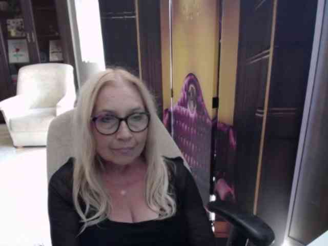 BlondeSofia webcam
