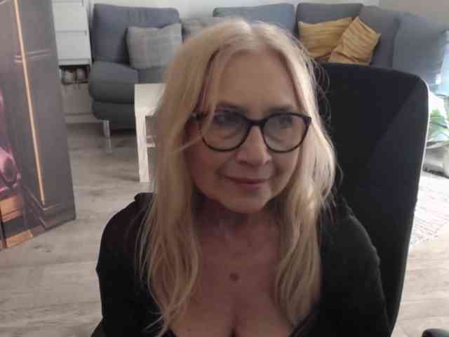 BlondeSofia webcam