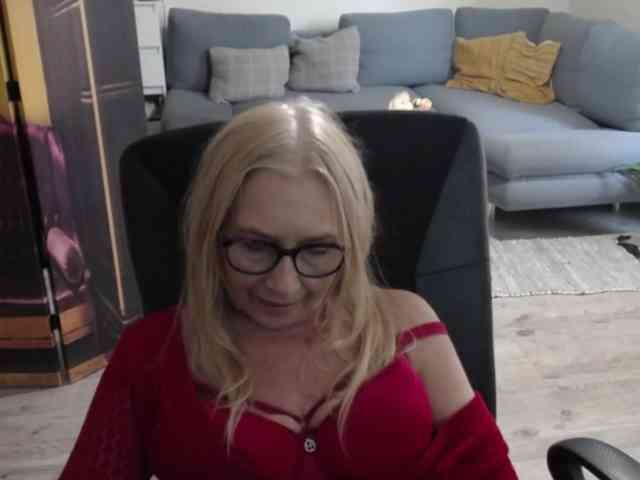 BlondeSofia webcam