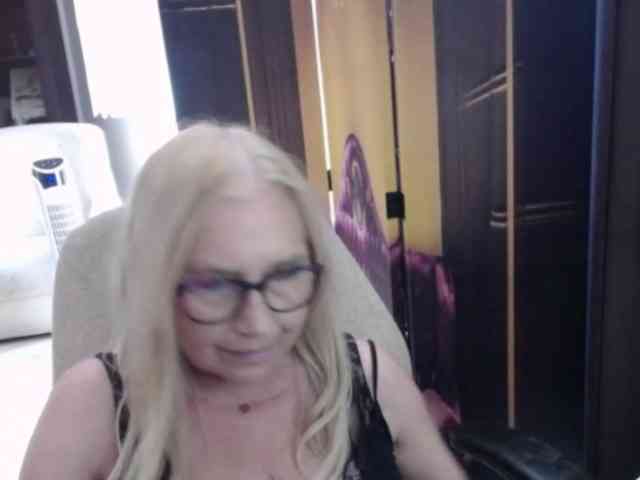 BlondeSofia webcam