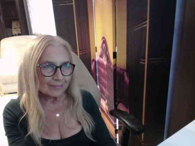 BlondeSofia webcam