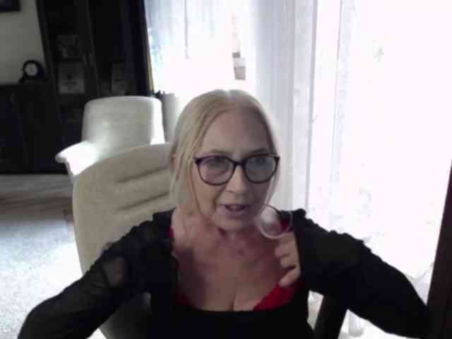 BlondeSofia webcam