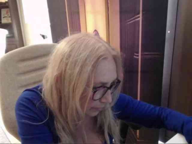 BlondeSofia webcam