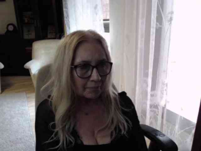 BlondeSofia webcam