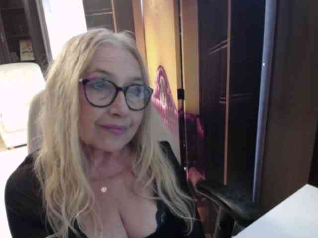 Model: BlondeSofia