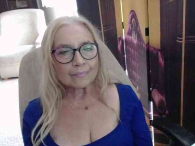 BlondeSofia webcam