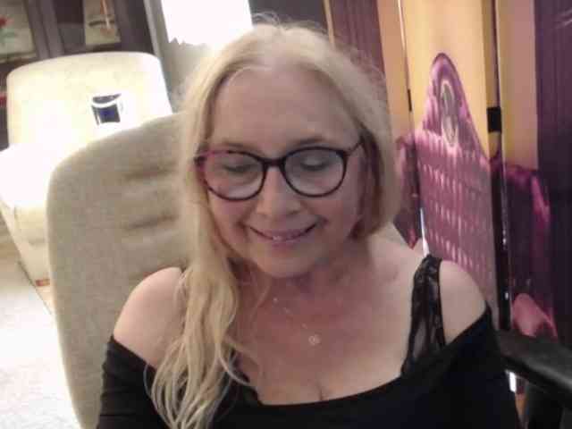 BlondeSofia webcam