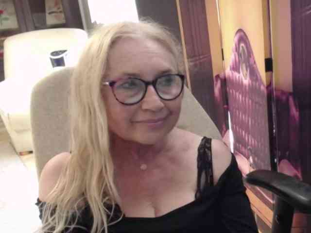 BlondeSofia webcam