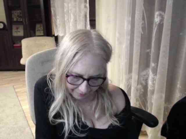 BlondeSofia webcam