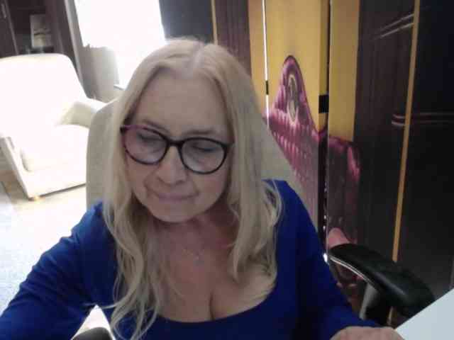 BlondeSofia webcam