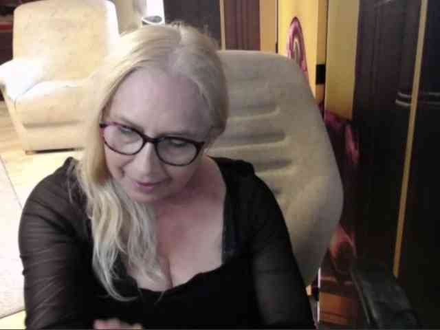 BlondeSofia webcam
