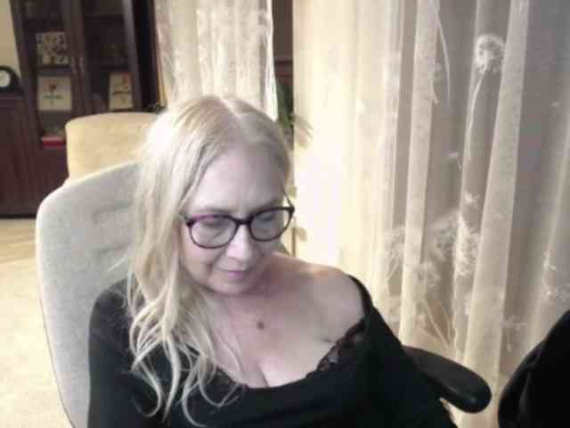 BlondeSofia webcam