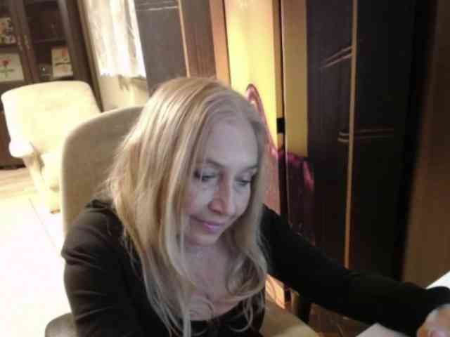 BlondeSofia webcam