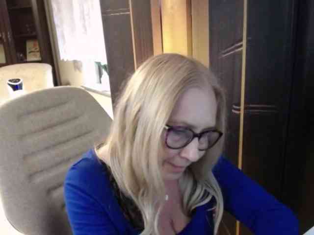 BlondeSofia webcam