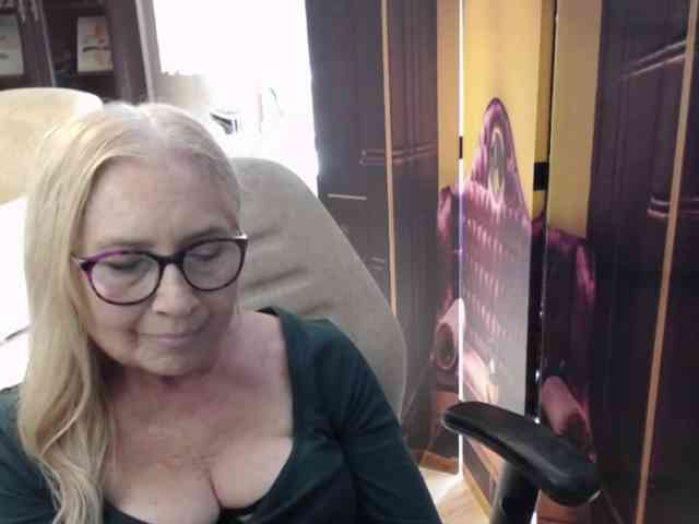 BlondeSofia webcam