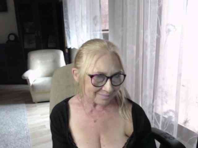 BlondeSofia webcam