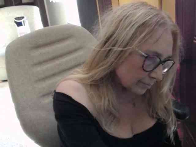 BlondeSofia webcam