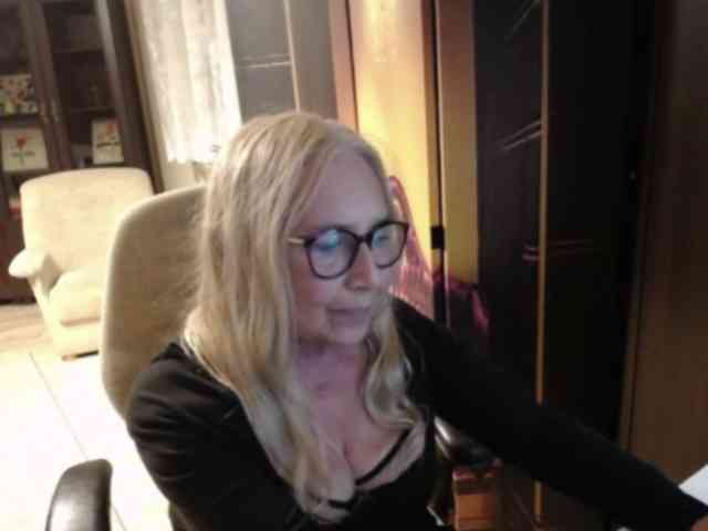 Model: BlondeSofia