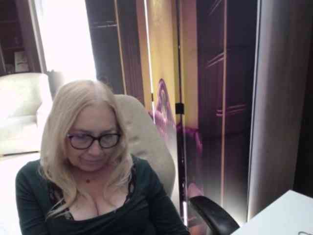 BlondeSofia webcam