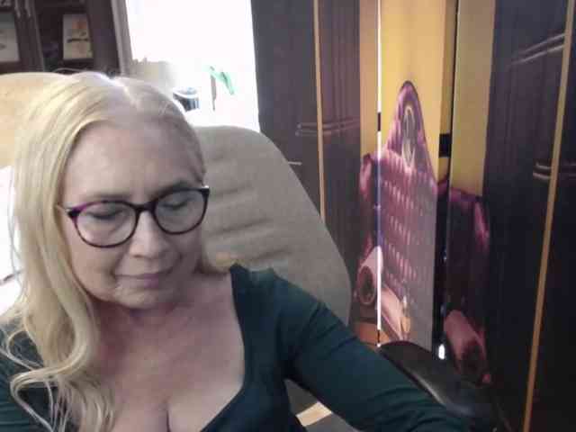 Model: BlondeSofia