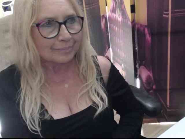 BlondeSofia webcam