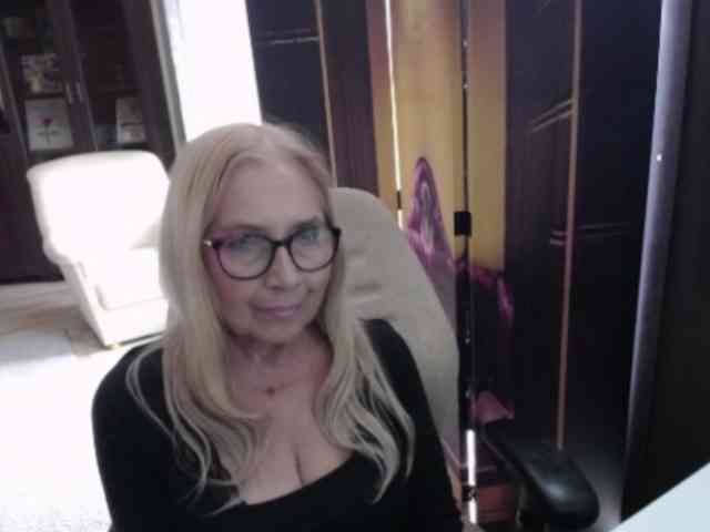BlondeSofia webcam