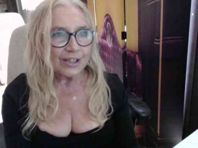 Model: BlondeSofia
