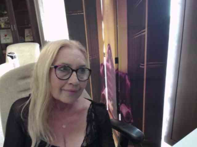 BlondeSofia webcam