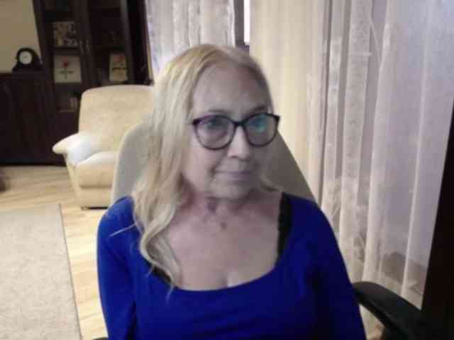 BlondeSofia webcam