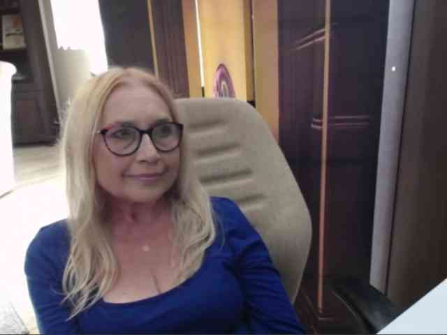 Model: BlondeSofia