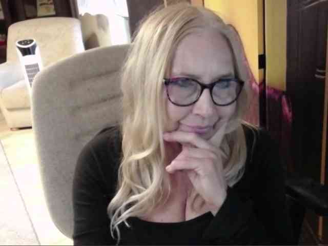 BlondeSofia webcam