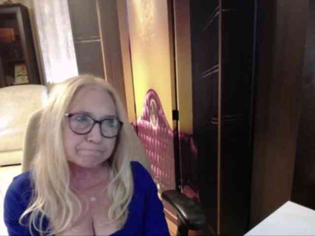 BlondeSofia webcam