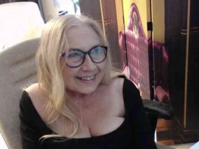 BlondeSofia webcam
