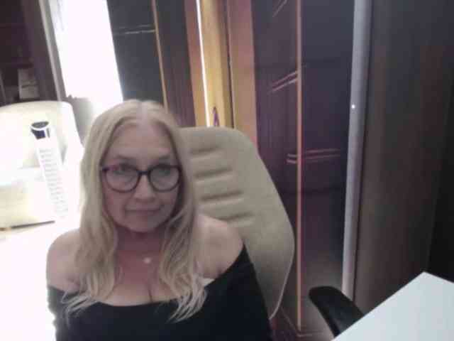 BlondeSofia webcam