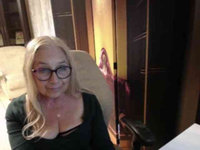 BlondeSofia webcam