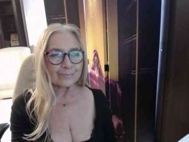 Model: BlondeSofia